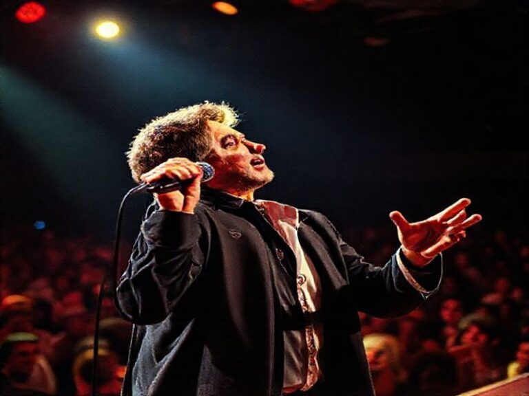 Trending: role model singer