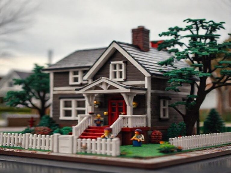 Trending: stranger things lego creel house